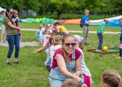 Zsonglőr játszóház, gyermek arcfestés, óriásbuborék, gólyalábas műsor és hangulatkeltés, tűzzsonglőr előadás, tűzijáték és pirotechnika