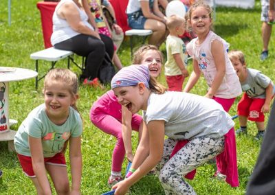 Zsonglőr játszóház, gyermek arcfestés, óriásbuborék, gólyalábas műsor és hangulatkeltés, tűzzsonglőr előadás, tűzijáték és pirotechnika